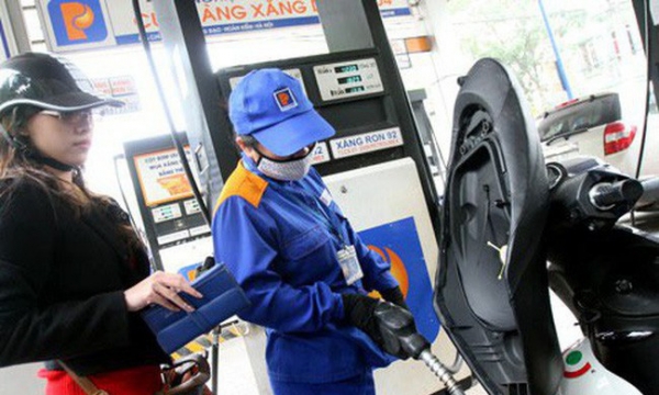 Giá xăng dầu giảm 157 đồng/lít từ 15h ngày 29/2