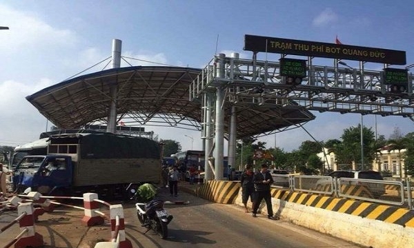 Đắk Lắk: Xe tải tông sập trạm BOT Quang Đức