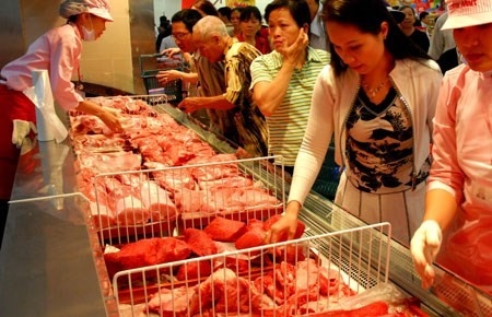 Sợ thịt ở chợ, dân đổ xô đi siêu thị mua thịt sạch