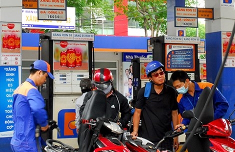 Giá xăng tăng giảm hàng ngày: Các nước làm được, Việt Nam sao không?