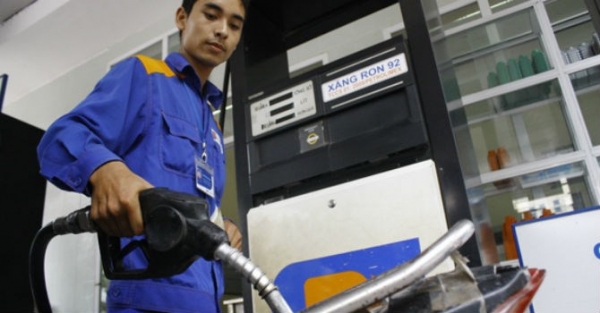 Xăng dự báo giảm tiếp, giá dầu nhúc nhích tăng