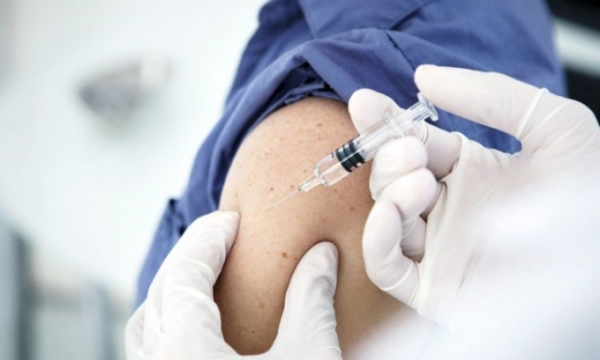Một trường hợp tử vong khi thử nghiệm vaccine COVID-19