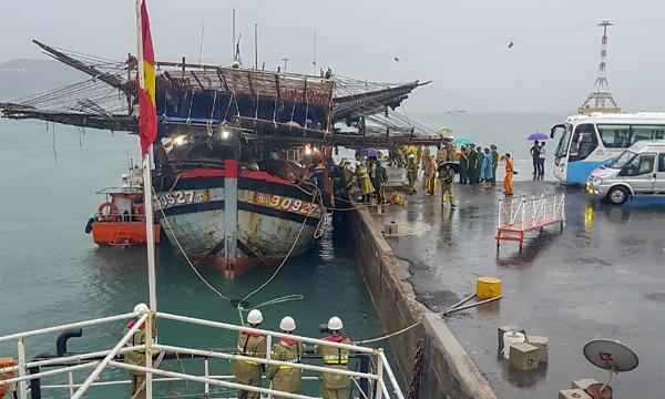 39 thuyền viên cùng tàu cá Quảng Nam gặp nạn đã vào bờ an toàn