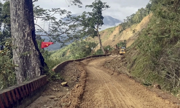 Quảng Nam: Thông tuyến đường vào xã Phước Thành sau 20 ngày bị cô lập