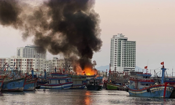Đà Nẵng: Cháy nhiều tàu cá tại ao thuyền Thọ Quang