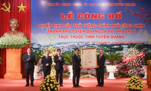 Thủ tướng Nguyễn Xuân Phúc dự Lễ phát động chương trình trồng 1 tỷ cây xanh và hưởng ứng Tết trồng cây tại Tuyên Quang