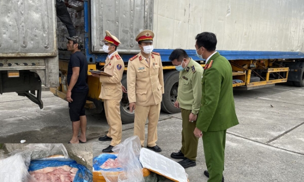 Thanh Hóa: Phát hiện xe đầu kéo vận chuyển gần 10 tấn thực phẩm 'bẩn'