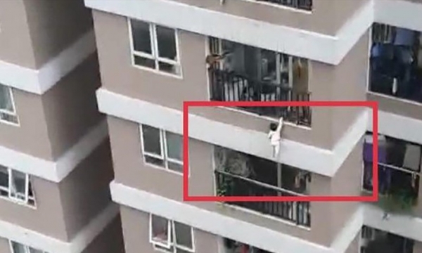 Vụ bé gái rơi từ tầng 12: Các chung cư cần lắp lưới chắn ban công