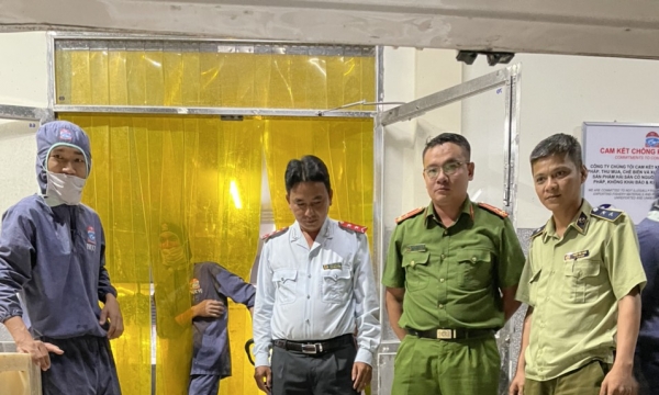 Tiếp tục phát hiện và xử lý cơ sở kinh doanh tôm chứa tạp chất tại Kiên Giang