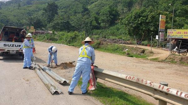 Bộ GTVT yêu cầu xử lý tình trạng phá rào chắn cao tốc Nội Bài-Lào Cai