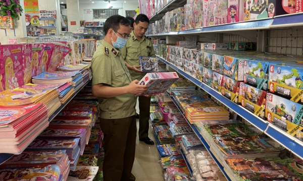 Cục QLTT tỉnh Lào Cai xử lý trên 200 sản phẩm đồ chơi trẻ em nhập lậu bầy bán tại Siêu thị sách