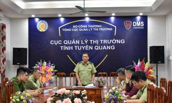 Cục QLTT Tuyên Quang tiêu huỷ hơn 500 sản phẩm vòi sen inox