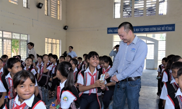 Qũy sữa Vươn cao Việt Nam của Vinamilk khởi động năm 2021 với “31.000 ly sữa yêu thương” từ cộng đồng