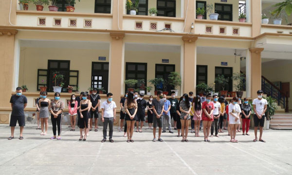 Bắc Ninh: Bắt quả tang hàng chục thanh niên 'bay lắc' trong quán Karaoke