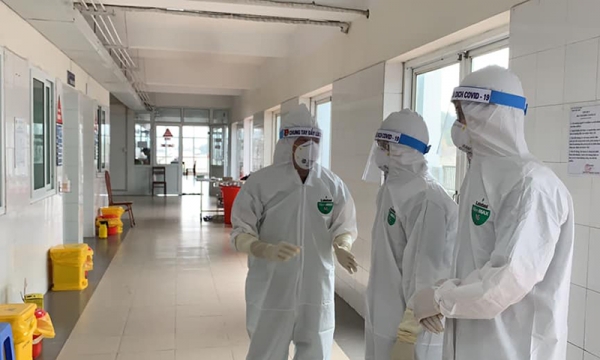Cách ly y tế tòa nhà có ca dương tính với SARS-CoV-2 ở Hà Nội