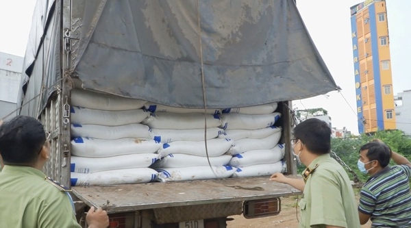 Thu giữ trên 140 tấn đường cát không rõ nguồn gốc đang chờ giao nhận tại TP Hồ Chí Minh