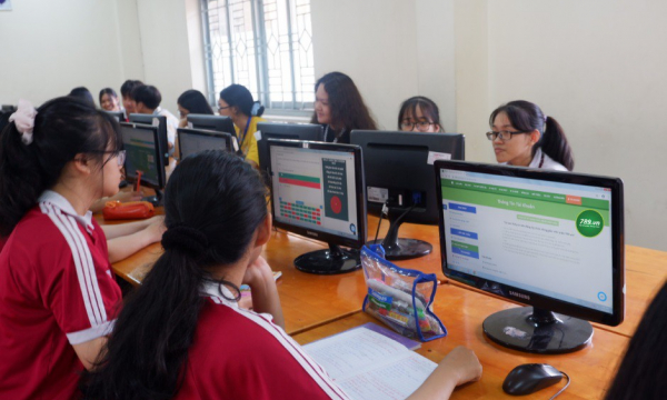 Hà Tĩnh: Học sinh lớp 12 chuyển sang ôn thi trực tuyến