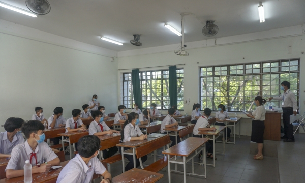 Hơn 13.000 học sinh Đà Nẵng đeo khẩu trang  thi vào lớp 10