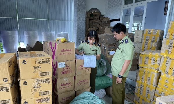 Phát hiện điểm tập kết chứa gần 20.000 sản phẩm có dấu hiệu vi phạm pháp luật tại Bình Thuận