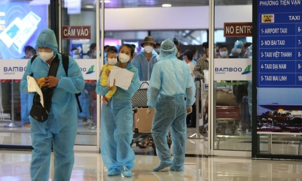 Nhiều chuyến bay từ TP HCM ra Hà Nội bị hủy vì thiếu chỗ cách ly