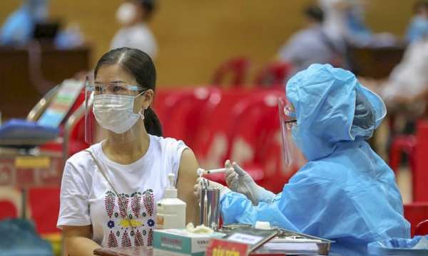 Cận cảnh Đà Nẵng ngày đầu tiêm vaccine COVID-19 Spikevax trong cộng đồng