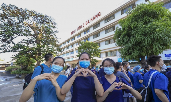 Bệnh viện C Đà Nẵng tiếp tục chi viện 50 y, bác sĩ vào TP.Hồ Chí Minh chống dịch.