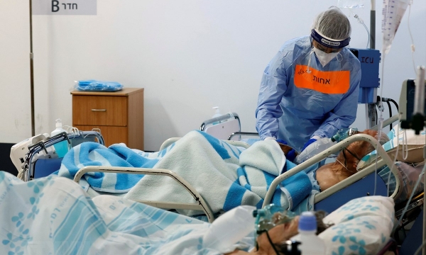Israel: Số người lây nhiễm COVID-19 tăng cao và nhiều bệnh viện quá tải