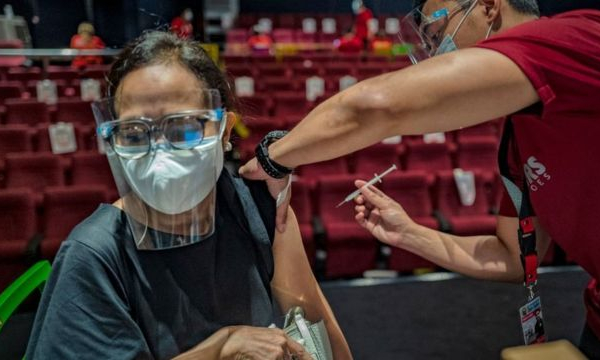 COVID-19: Singapore tiêm vaccine cao nhất toàn cầu, Israel tiêm liều bổ sung