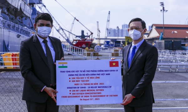 Ấn Độ tặng Việt Nam 100 tấn Oxy và 300 máy tạo Oxy