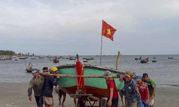 Lãnh đạo TP Đà Nẵng chỉ đạo tạo điều kiện cho người dân sửa nhà chống bão số 5 trong bối cảnh phòng, chống dịch