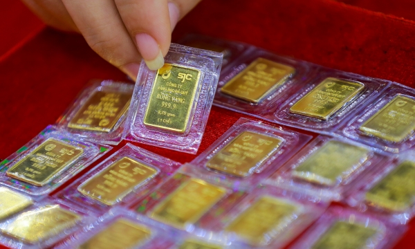 Giá vàng trong nước cao hơn thế giới 9 triệu đồng/lượng, người dân có nên mua vào?