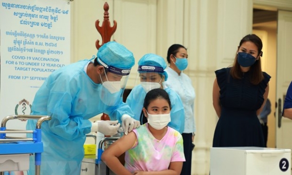 Campuchia tiêm vaccine mũi 3 trên toàn quốc