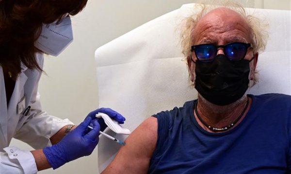 Italia sẽ tiêm mũi vaccine tăng cường cho người trên 40 tuổi