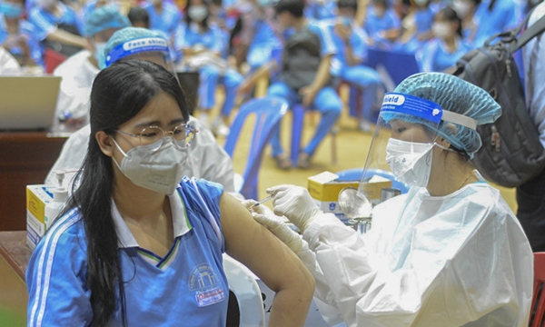 Đà Nẵng tiêm vaccine ngừa Covid-19 cho học sinh lớp 7