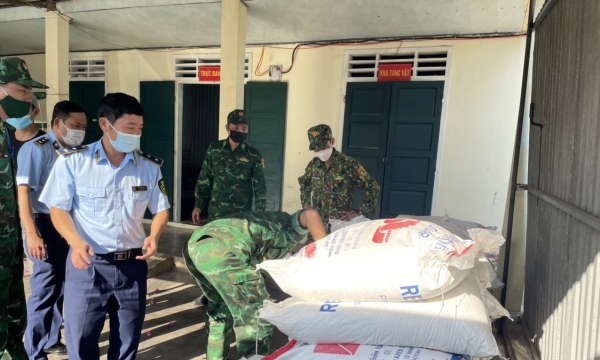 Quảng Trị : Thu giữ 3000 kg đường cát nhập lậu