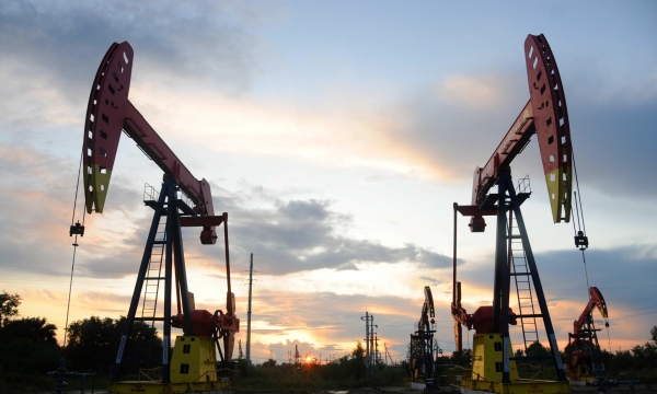 Giá dầu tiến sát 100 USD/thùng, cổ phiếu dầu khí đồng loạt tăng điểm