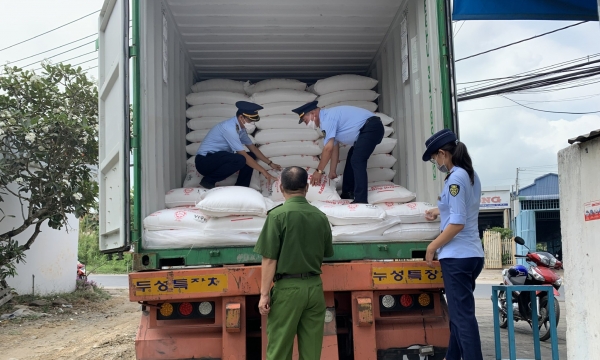 Cần Thơ: Phát hiện xe sơ mi rơ moóc tải vận chuyển 4 tấn đường vi phạm về nhãn hàng hóa
