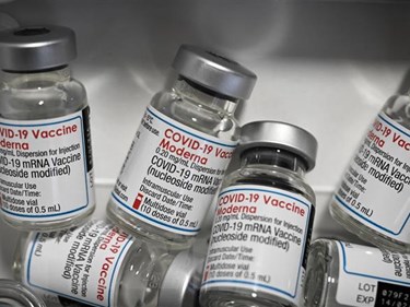 COVID-19: Australia chuẩn bị tiêm mũi vaccine thứ 4