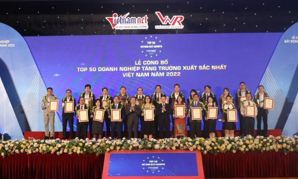 Công bố Top 500 doanh nghiệp tăng trưởng nhanh nhất Việt Nam và Top 10 Công ty uy tín các ngành năm 2022