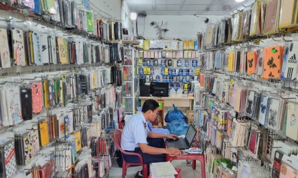 Thu giữ hàng nghìn phụ kiện điện thoại không rõ nguồn gốc tại Bình Thuận