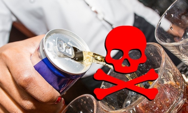 Cảnh báo nguy hiểm khôn lường từ thói quen pha rượu với nước ngọt