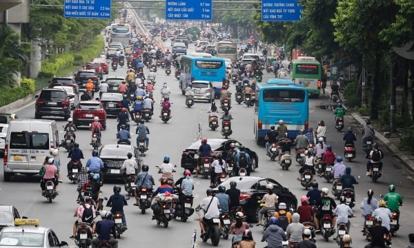 Ngày đầu thí điểm phân làn đường Nguyễn Trãi: Giao thông hỗn loạn