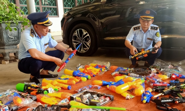 QLTT Bắc Ninh: Thu giữ lô đồ chơi trẻ em mang tính bạo lực