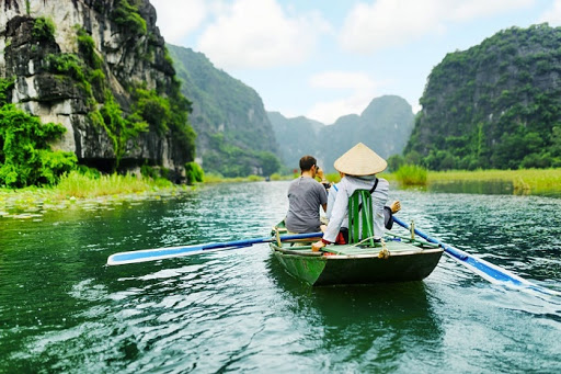Kinh tế Việt Nam sẽ phục hồi mạnh mẽ trong nửa cuối năm nhờ du lịch mở cửa trở lại