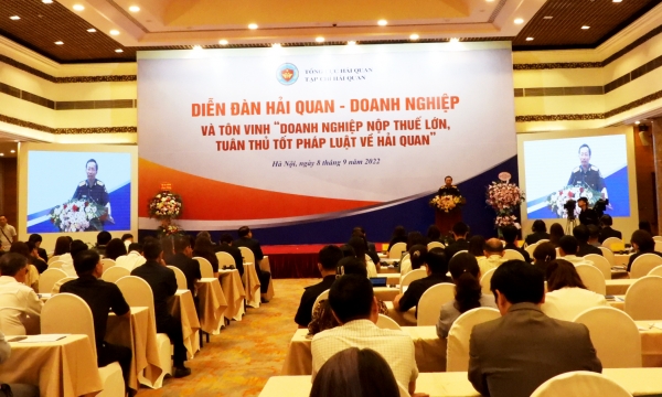 Tôn vinh: Doanh nghiệp nộp thuế lớn, tuân thủ tốt pháp luật về Hải quan