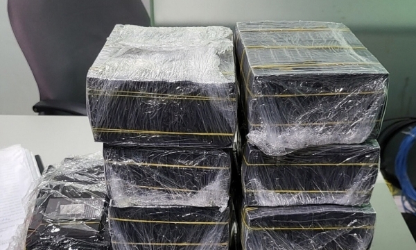 Bắt giữ vụ xuất lậu hơn 1 triệu USD nhuộm đen tại sân bay Tân Sơn Nhất