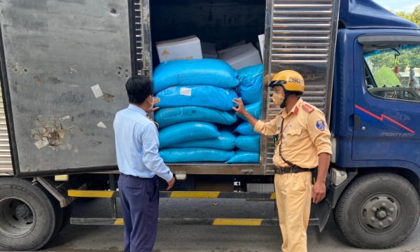 Tiền Giang: Ngăn chặn 10 tấn đường cát nhập khẩu vi phạm nhãn mác