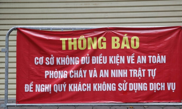 Hà Nội: Dựng rào chắn, gác trực tại các quán karaoke không đủ điều kiện kinh doanh