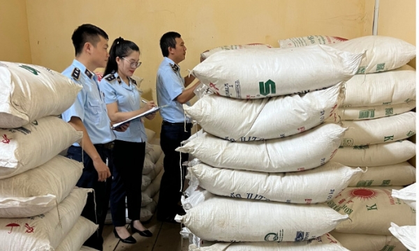 Phát hiện hơn 7 tấn đường Thái Lan nhập lậu đang trên đường đưa đi tiêu thụ
