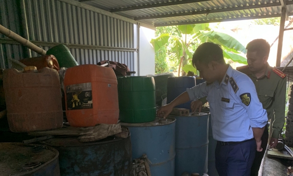 Hà Nam: Tạm giữ gần 7.000 lít dầu diesel không rõ nguồn gốc